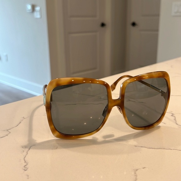 Fendi Oversize Brown tortoise color sunglasses - Picture 2 of 6